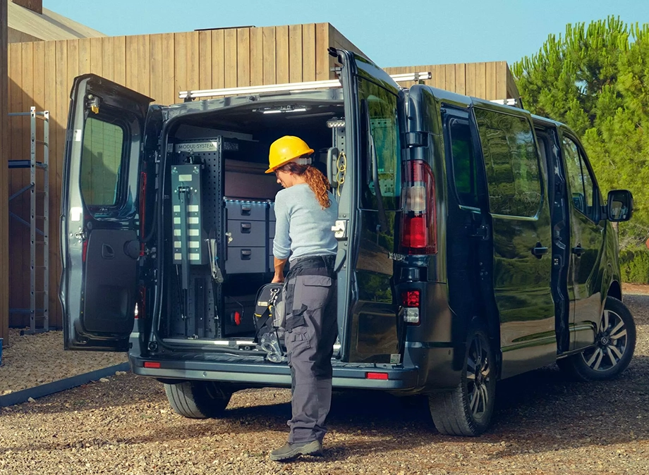 auto-cobalcescu-renault-trafic-van-robust-si-dinamic