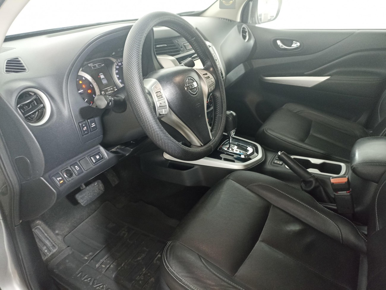 NISSAN NAVARA 2.3 DCI 190 CP 4x4