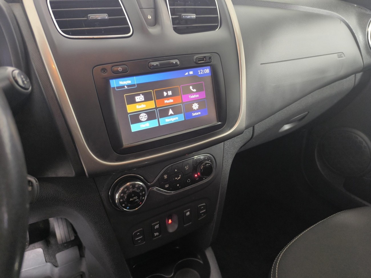 Dacia Sandero 1.5 DCI 90 CP, cutie automata
