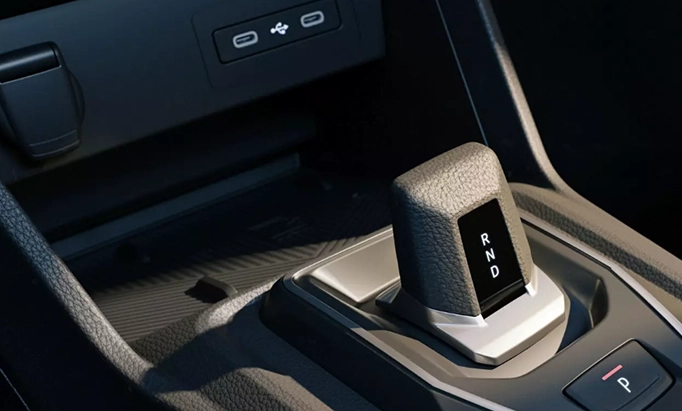 auto-cobalcescu-noul-logan-2025-incarcator-wirless-prin-inductie-integrat