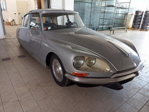 Citroen DS, motorizare 2.0 90 CP