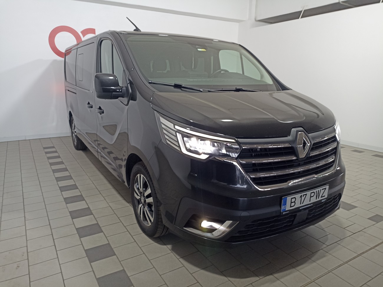 Renault Trafic SpaceClass 2.0 dCi 170 CP | EDC | 7 Locuri VIP | Scaune Rotative | Full LED