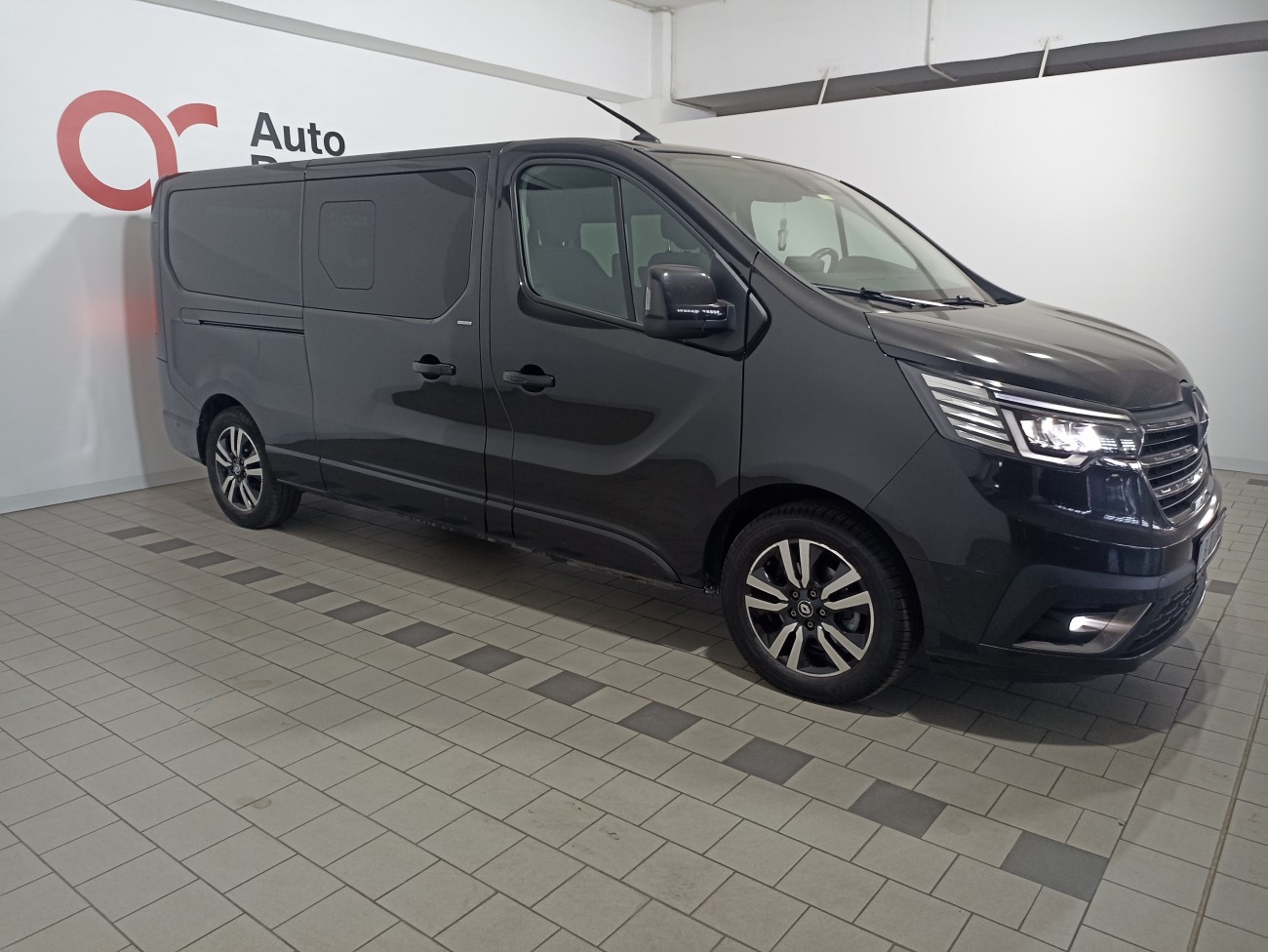 Renault Trafic SpaceClass 2.0 dCi 170 CP | EDC | 7 Locuri VIP | Scaune Rotative | Full LED