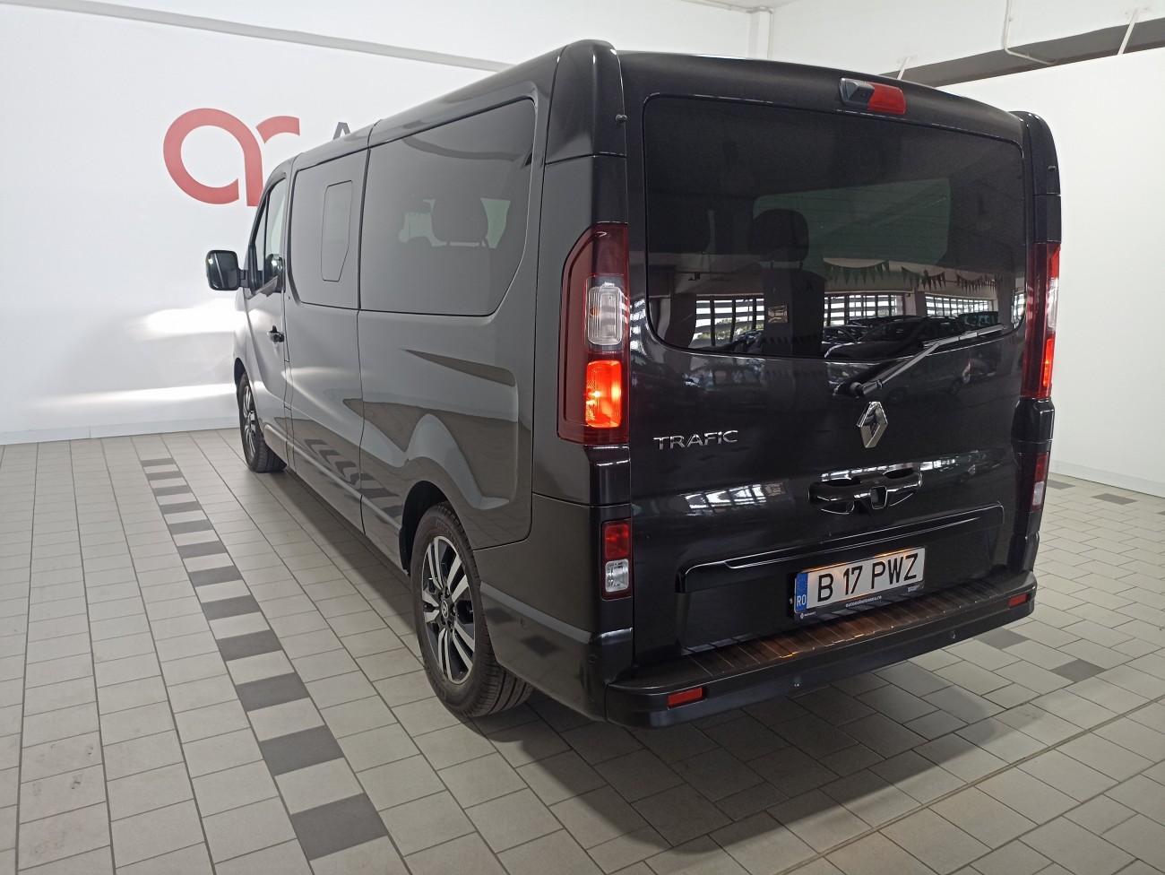 Renault Trafic SpaceClass 2.0 dCi 170 CP | EDC | 7 Locuri VIP | Scaune Rotative | Full LED
