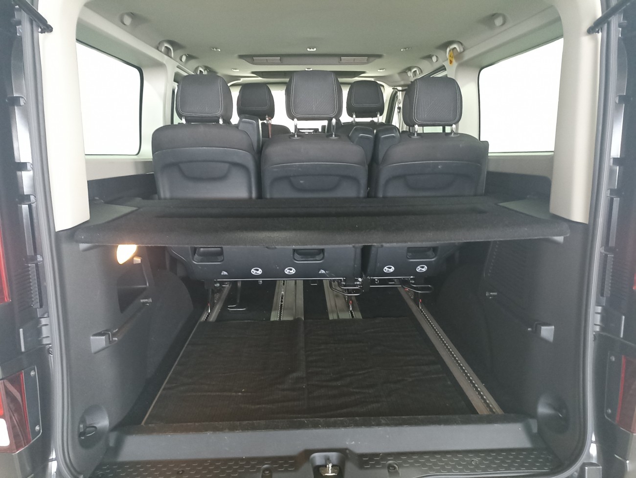 Renault Trafic SpaceClass 2.0 dCi 170 CP | EDC | 7 Locuri VIP | Scaune Rotative | Full LED