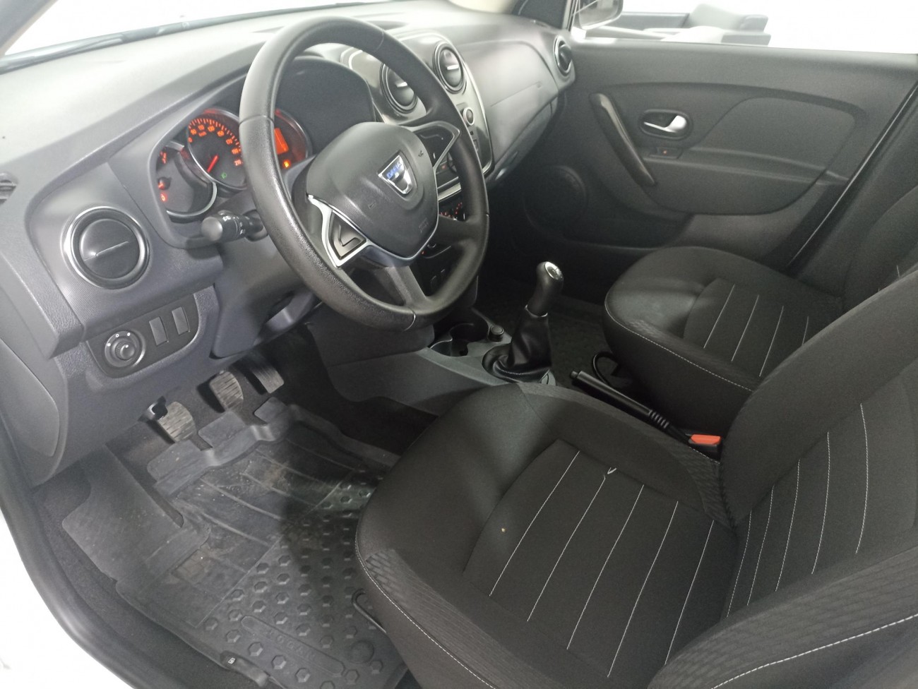 Dacia Logan 1.5 DCI 75 CP Laureate Dacia Logan 1.5 DCI 75 CP Laureate