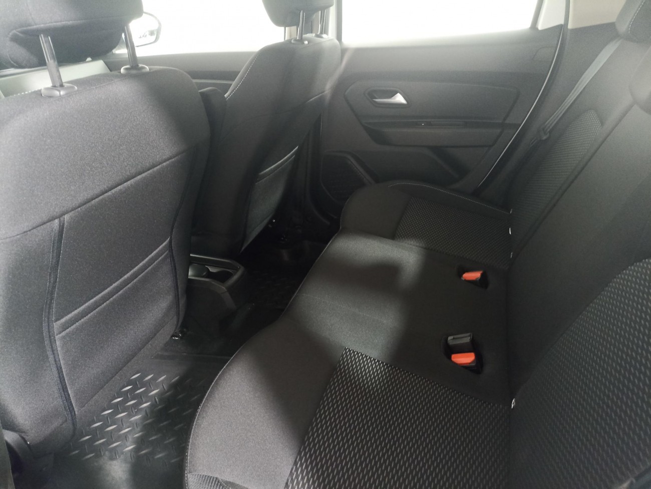 Dacia Duster 1.5 DCI 115 CP 4x4 Laureate Dacia Duster 1.5 DCI 115 CP 4x4 Laureate