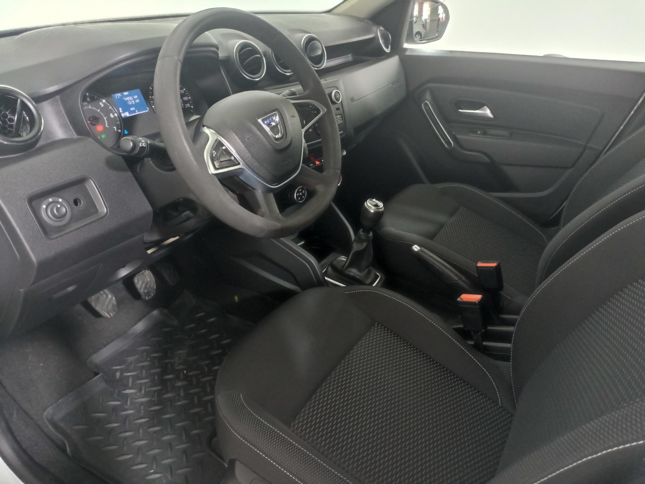 Dacia Duster 1.5 DCI 115 CP 4x4 Laureate Dacia Duster 1.5 DCI 115 CP 4x4 Laureate