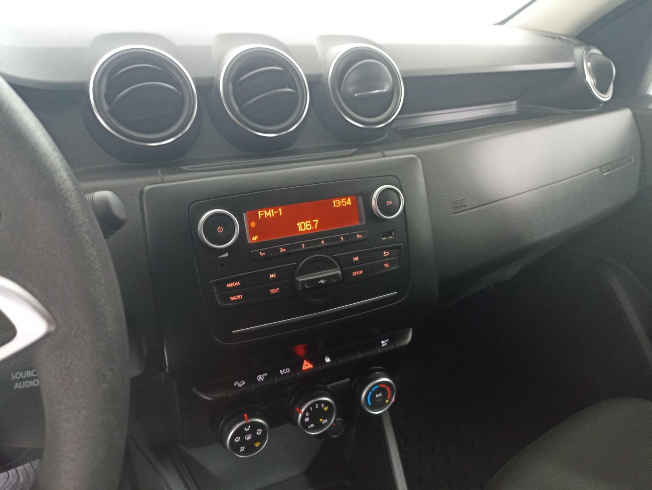 Dacia Duster 1.5 DCI 115 CP 4x4 Laureate Dacia Duster 1.5 DCI 115 CP 4x4 Laureate