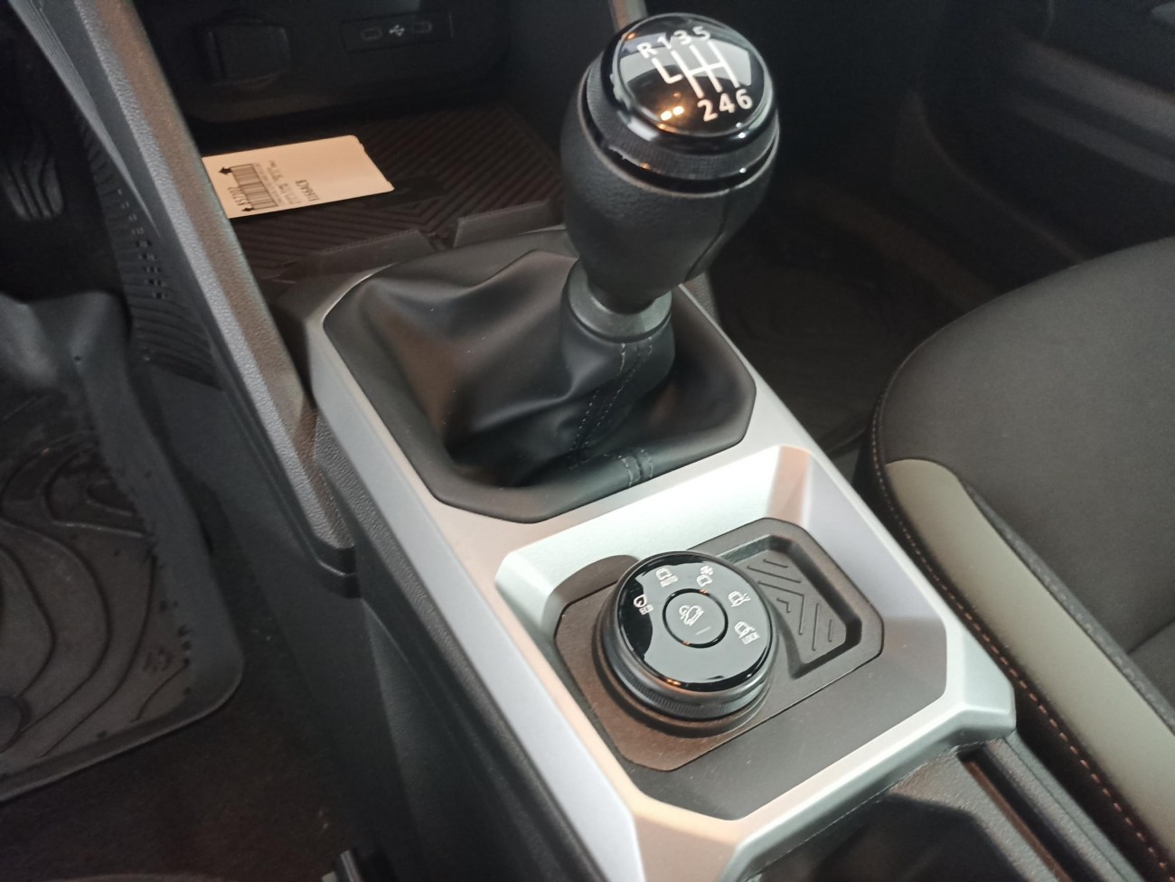 Dacia Duster Extreme TCE Mild Hybrid 130 CP 4x4 Dacia Duster Extreme TCE Mild Hybrid 130 CP 4x4