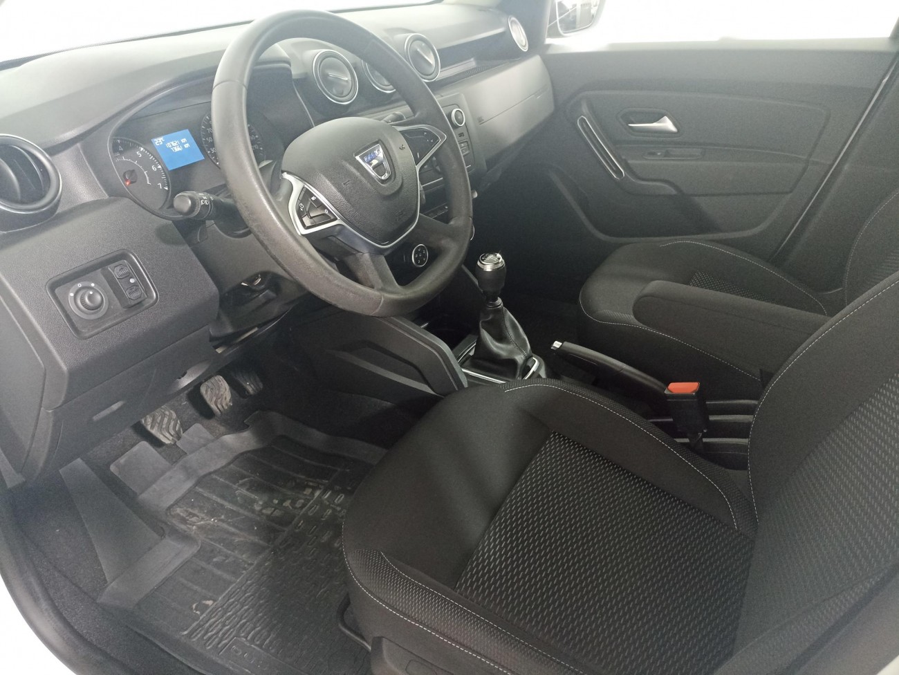 Dacia Duster 1.5 DCI 115 CP, Blue DCI Confort Dacia Duster 1.5 DCI 115 CP, Blue DCI Confort