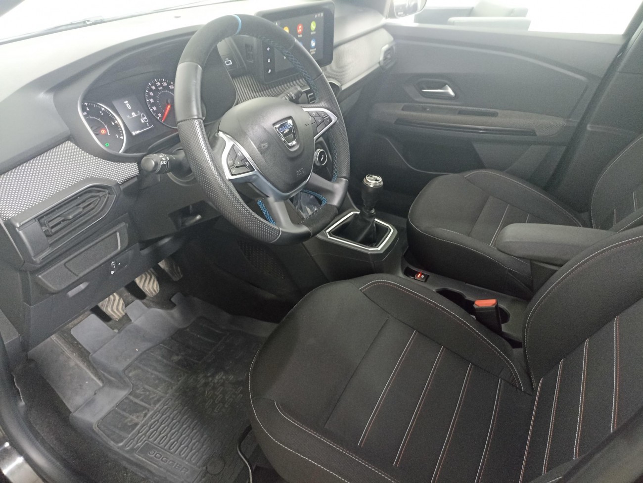 Dacia Jogger 1.0 TCE 110 CP, 5 locuri, Extreme Dacia Jogger 1.0 TCE 110 CP, 5 locuri, Extreme