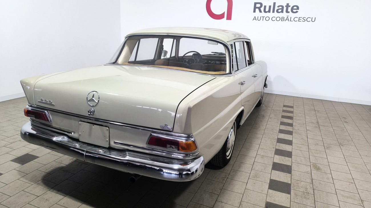 Mercedes-Benz 200 W110 Heckflosse – An fabricatie 1966 – 2.0 Benzină – 105 CP – Oldtimer Mercedes-Benz 200 W110 Heckflosse – An fabricatie 1966 – 2.0 Benzină – 105 CP – Oldtimer