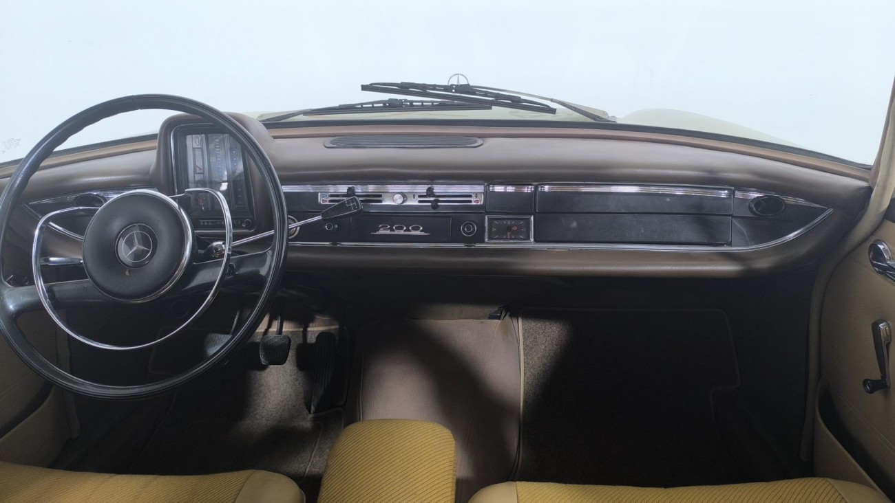 Mercedes-Benz 200 W110 Heckflosse – An fabricatie 1966 – 2.0 Benzină – 105 CP – Oldtimer Mercedes-Benz 200 W110 Heckflosse – An fabricatie 1966 – 2.0 Benzină – 105 CP – Oldtimer