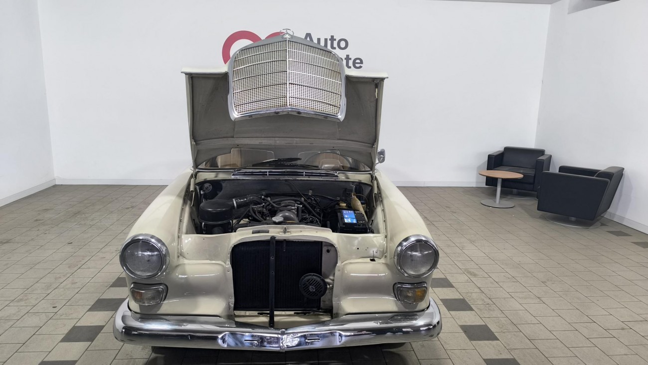 Mercedes-Benz 200 W110 Heckflosse – An fabricatie 1966 – 2.0 Benzină – 105 CP – Oldtimer Mercedes-Benz 200 W110 Heckflosse – An fabricatie 1966 – 2.0 Benzină – 105 CP – Oldtimer