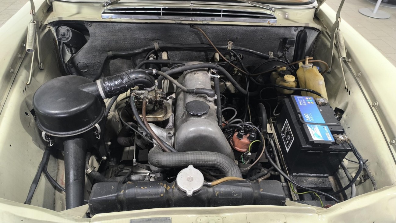 Mercedes-Benz 200 W110 Heckflosse – An fabricatie 1966 – 2.0 Benzină – 105 CP – Oldtimer Mercedes-Benz 200 W110 Heckflosse – An fabricatie 1966 – 2.0 Benzină – 105 CP – Oldtimer