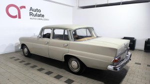 Mercedes-Benz 200 W110 Heckflosse – An fabricatie 1966 – 2.0 Benzină – 105 CP – Oldtimer Mercedes-Benz 200 W110 Heckflosse – An fabricatie 1966 – 2.0 Benzină – 105 CP – Oldtimer