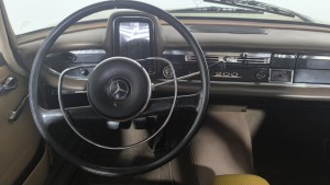 Mercedes-Benz 200 W110 Heckflosse – An fabricatie 1966 – 2.0 Benzină – 105 CP – Oldtimer Mercedes-Benz 200 W110 Heckflosse – An fabricatie 1966 – 2.0 Benzină – 105 CP – Oldtimer