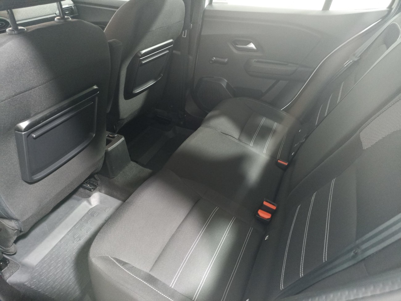 Dacia Logan 1.0 TCE 90 CP. Confort Dacia Logan 1.0 TCE 90 CP. Confort